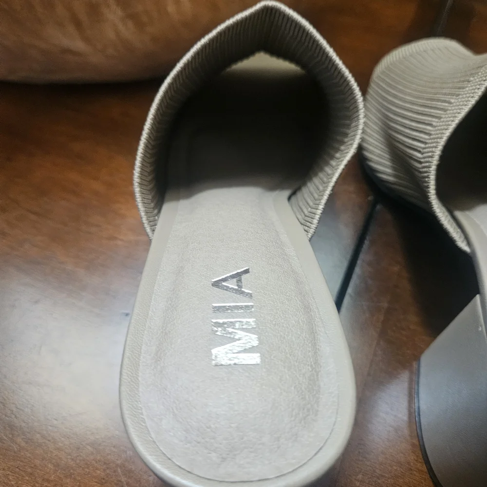 MIA Women's Gray Textured Mules - Picture 7 of 9